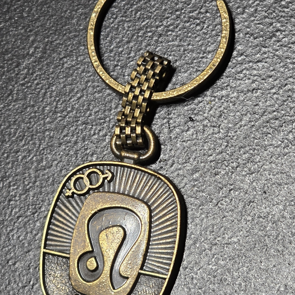 Vintage Gold Leo Zodiac Keychain